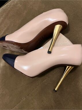 Lanvin Paris Cap Toe V-Neck Leather Heels with Gold Metallic Stiletto size:38.5